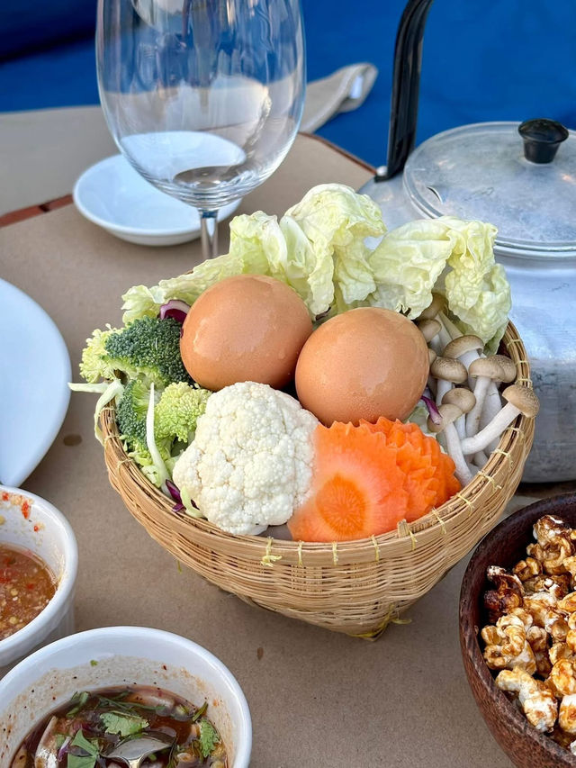 หมูกระทะ กับ วิวหลักล้าน  Conrad Koh Samui