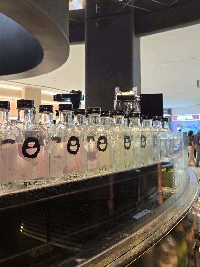 暗黑系裝潢甜品店新體驗