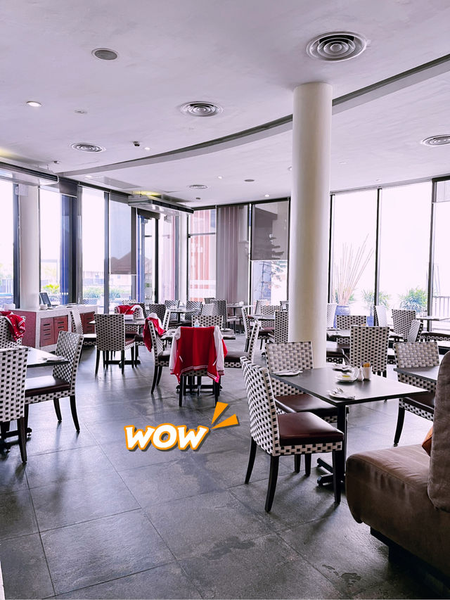 Bila Bila Restaurant @ Avani Sepang: Scenic Dining by the Pool Bila Bila Restaurant @ Avani Sepang: Scenic Dining by the Pool