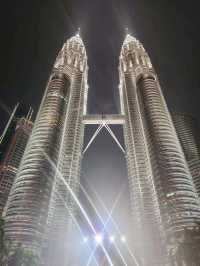 雙子塔燈海下的浪漫瞬間