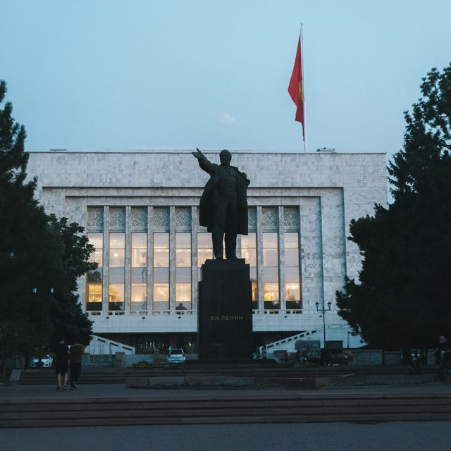 「どこ行ったの!?」と言われる夜景スナップをAla-Too広場で撮っちゃおう🌃📸 「どこ行ったの!?」と言われる夜景スナップをAla-Too広場で撮っちゃおう🌃📸