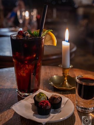 拉脫維亞里加・松露巧克力與傳統酒「BLACK BALSAM」能享受的「Bar "Riga Black Magic"」真是太棒了。