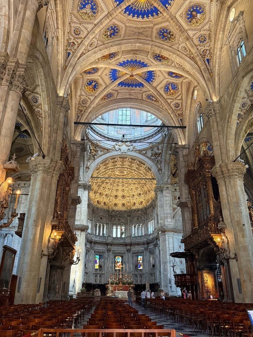 The Magnificent Duomo di Como: An Architectural Gem.