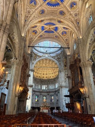 The Magnificent Duomo di Como: An Architectural Gem.