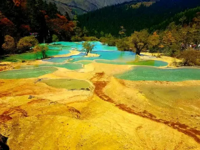 Vibrant Natural Pools: Huanglong 🇨🇳