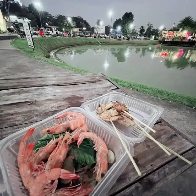 Cozy night market in Chiang Mai