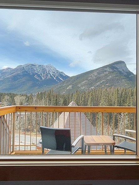 Banff에서 가장 좋았던 아름다운 경관의 호텔Canoe & Suites