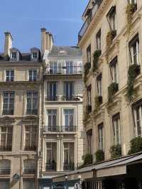 I love shopping in Paris 🛍️🛒