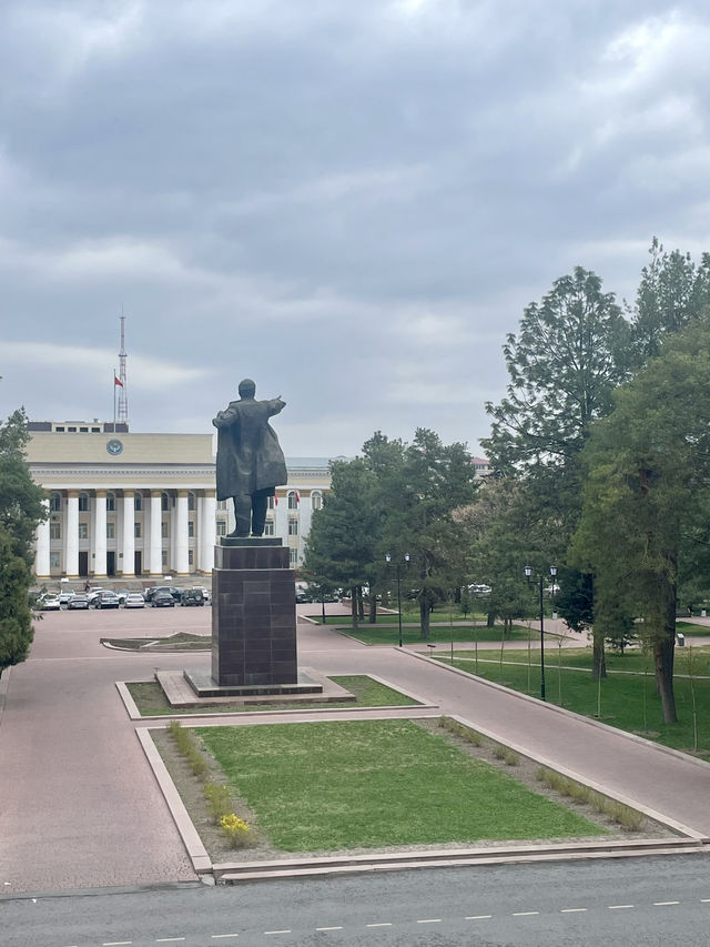 Lenin to the Back