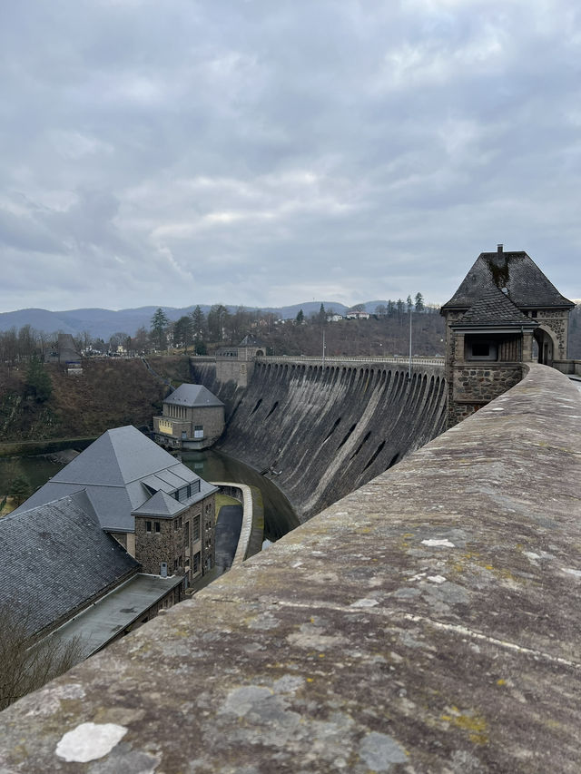 A marvel of engineering, history, and nature — welcome to the Edersee Dam in Hessen, Germany 🇩🇪🌊🏞️