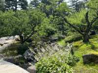 2-Day Kanazawa Tour: Meditative Temples and Modern Art Symphony