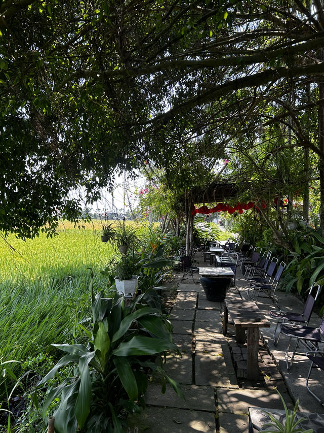 This café will meet you from 6 am in the morning Hoi An!