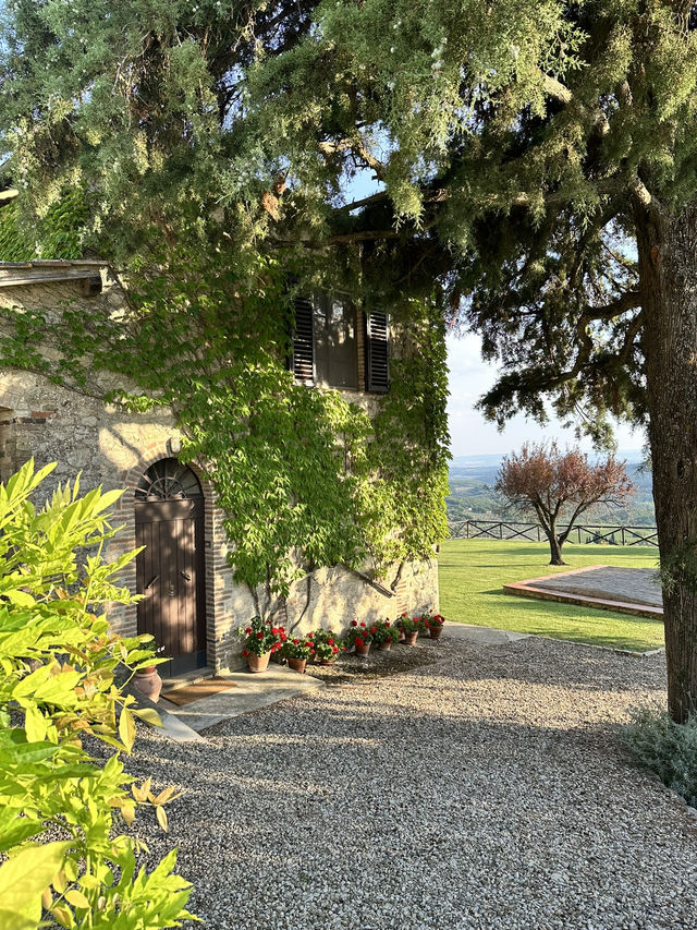 Discover the Italian vineyards of Rada in Chianti!