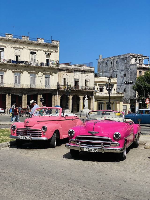 Havana Roadtrip: Classic Cars, Rooftop Views & Rich History
