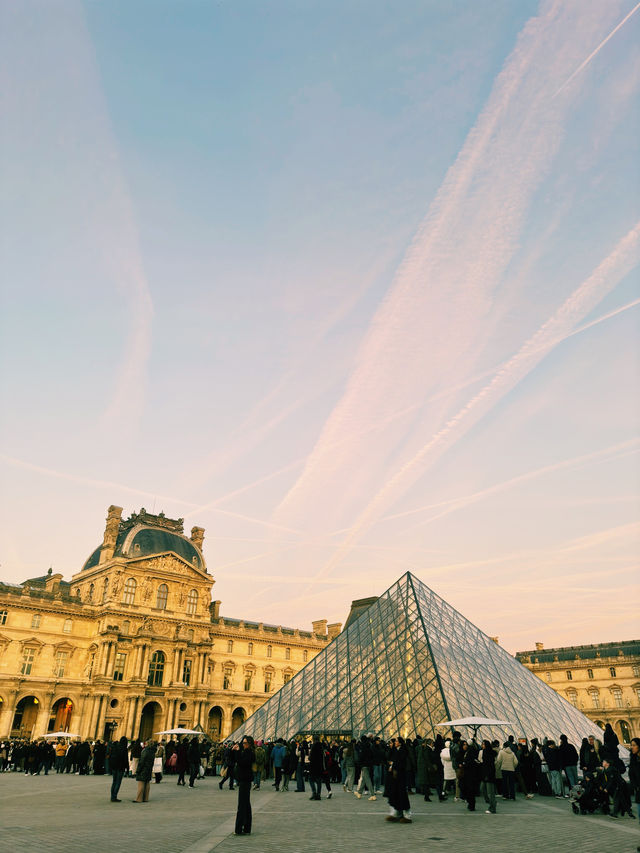 พิพิธภัณฑ์ลูฟวร์ Musée du Louvre มีอะไรบ้าง?? พิพิธภัณฑ์ลูฟวร์ Musée du Louvre มีอะไรบ้าง??