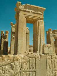 황금의 모래와 그림자의 도시, 룩소르 