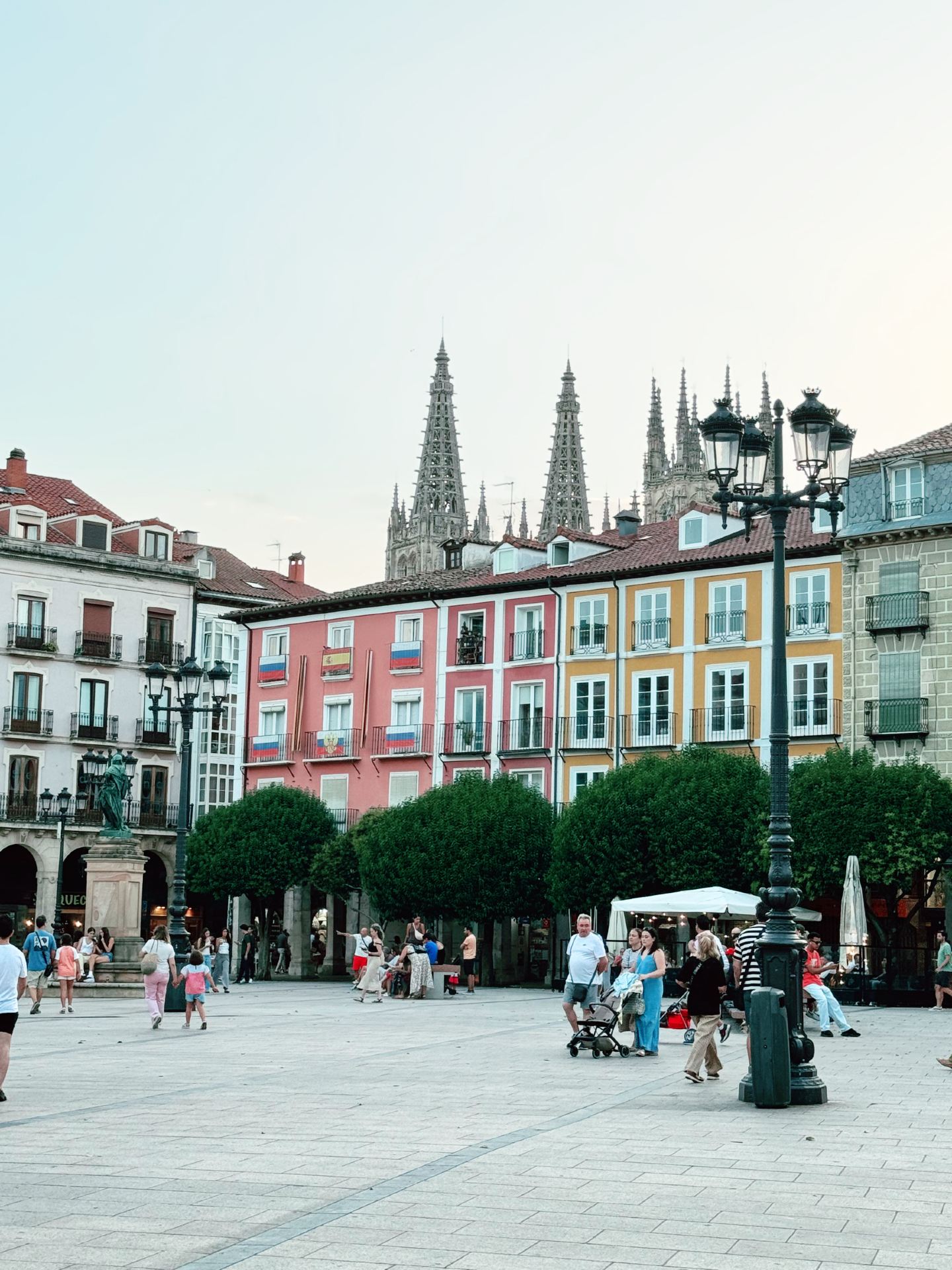 Burgos’ Prettiest Meeting Point: Plaza Mayor with Cathedral Views ✨