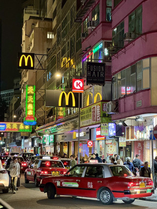 摩天大樓與傳統之間：我的香港之旅🏙️✨