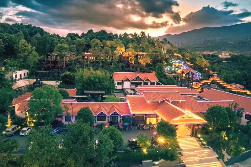 Trời trở lạnh rồi nên tôi phải đi suối nước nóng ở Trương Gia Giới để sưởi ấm!