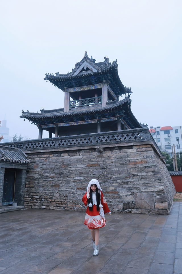 “我寄酒香融敬意，隨風直到太白樓”
