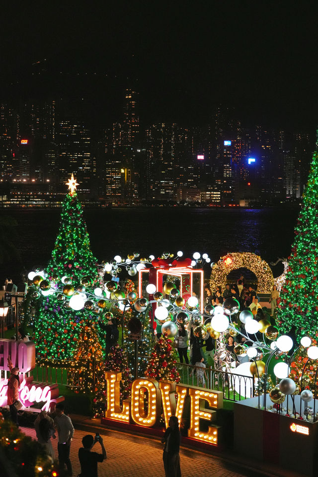 香港聖誕季·維港邊的巨型聖誕樹超浪漫！