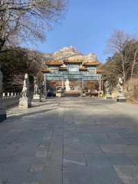春天時節，天氣忽冷忽熱，我再次遊訪了錦州的青岩寺