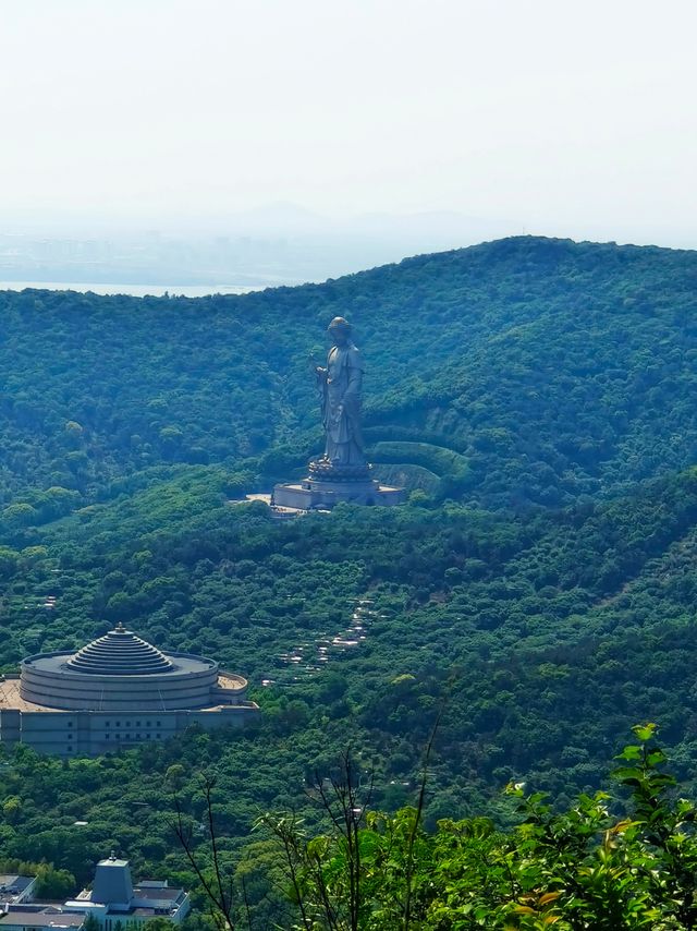 踏青出遊，享受山巔的風景