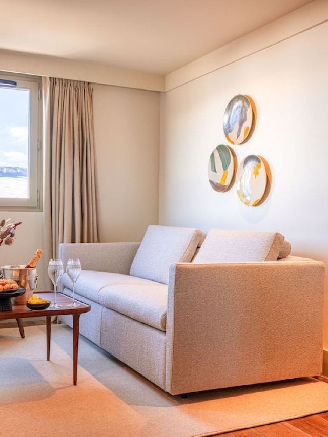 🏔️ Courchevel's Cozy Luxury: Top Stay Recommendations! 🛎️