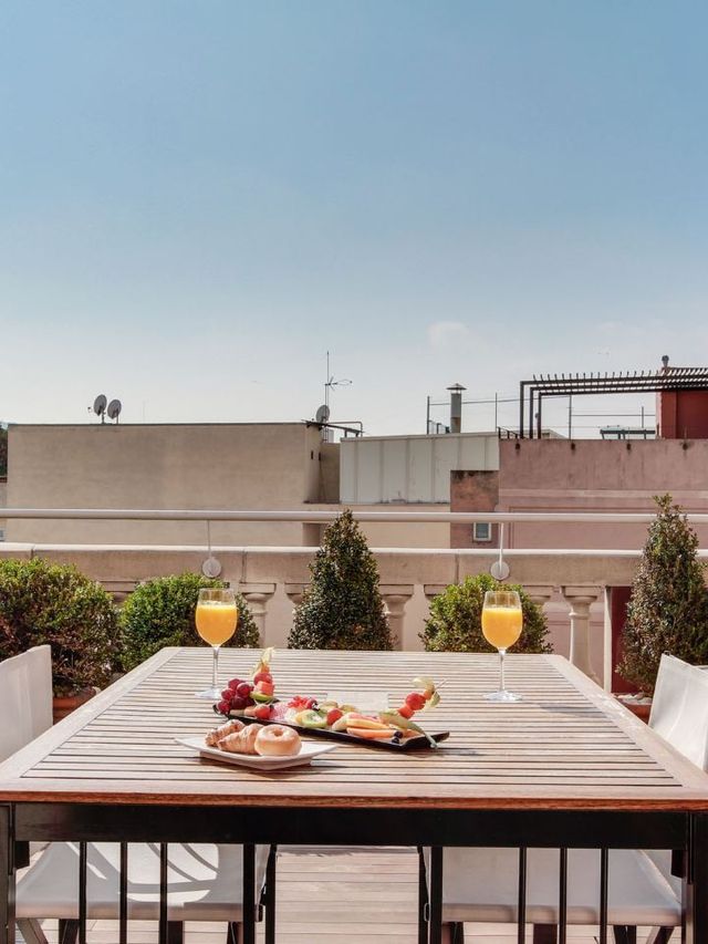 🌟✨ Barcelona Bliss: Hotel 1898's Rooftop Rendezvous 🌇🏊‍♂️
