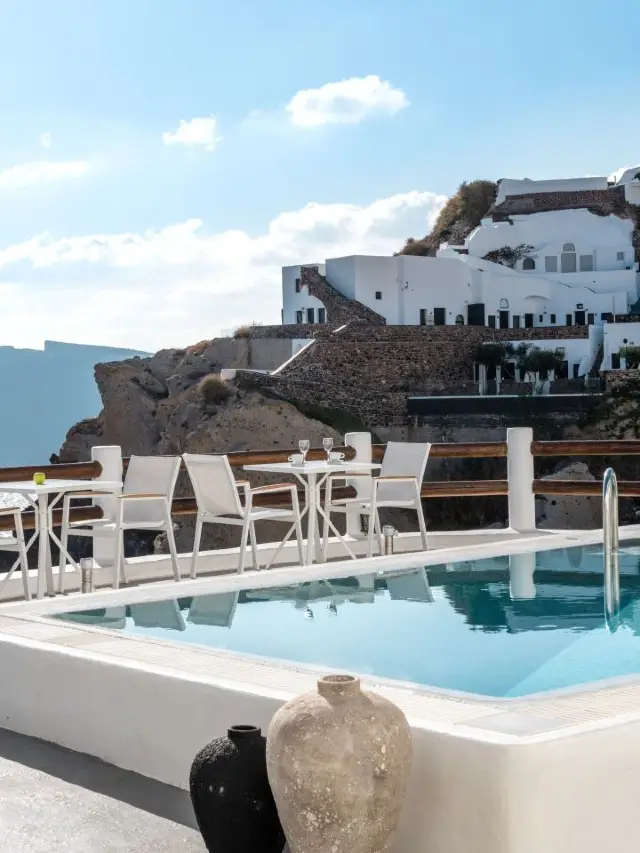 聖托里尼火山口景觀頂級別墅：懸崖邊的天堂
