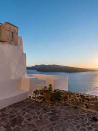 🌅 Santorini Sunset Dreams: Stay at Fanari Villas 🏨