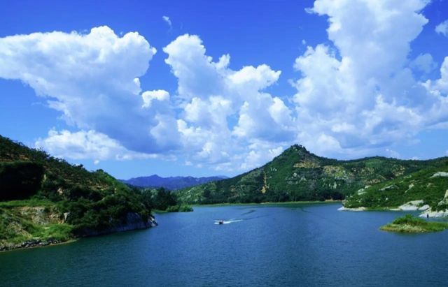 山野的療癒之旅從泡湯開始。
