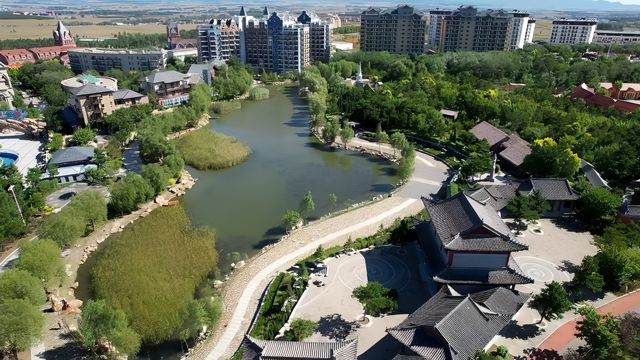 阜新寶地溫泉小鎮養心湖秋之感受。