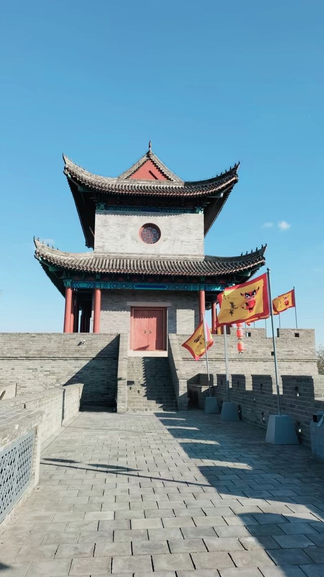 「即墨古城：歷史的沉澱與現代的魅力」。