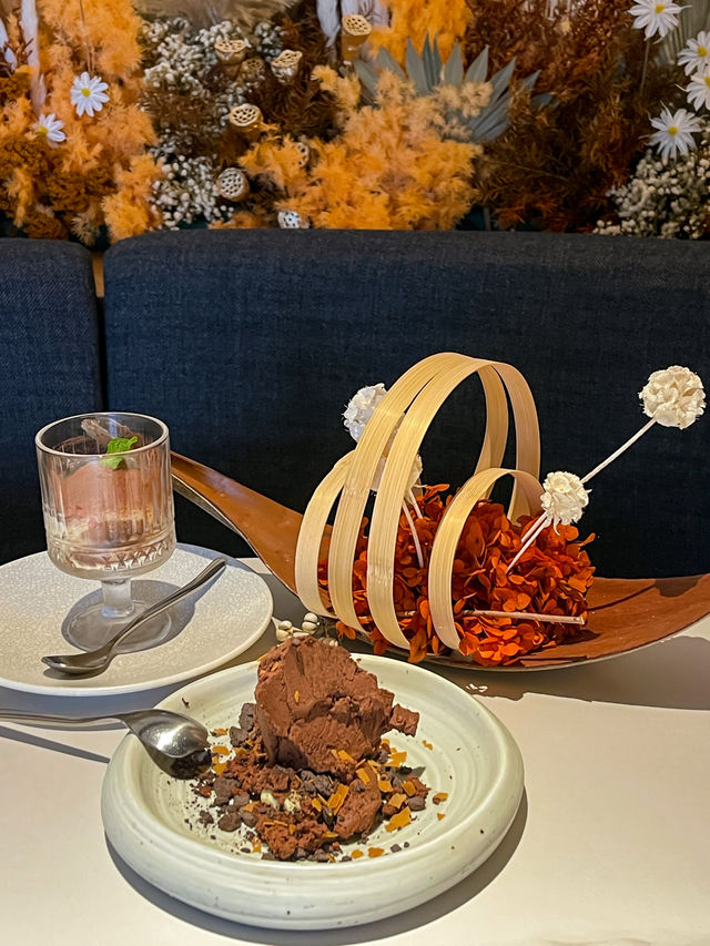 上海外灘絕美下午茶，花小錢裝大杯。