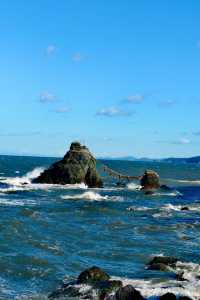 伊勢二見浦海岸。