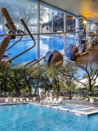 I stayed at a super comfortable hotel in Dallas. Highly recommended!