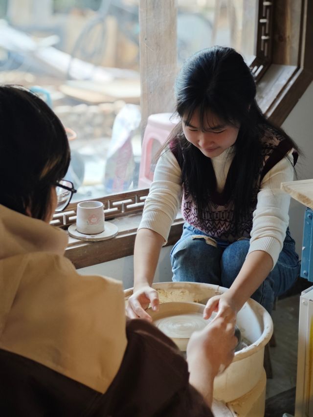 徽派風情民宿，花園魚池間的親子陶藝時光