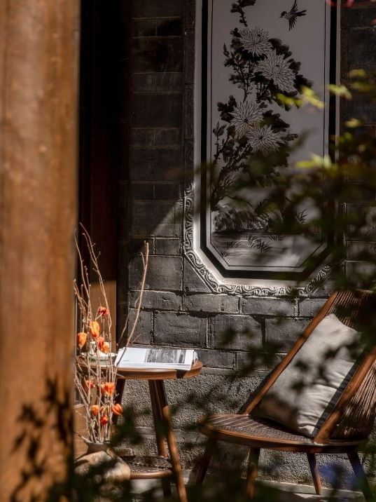 為了這家侘寂風酒店，我們倆趁著週末專程去了趟麗江