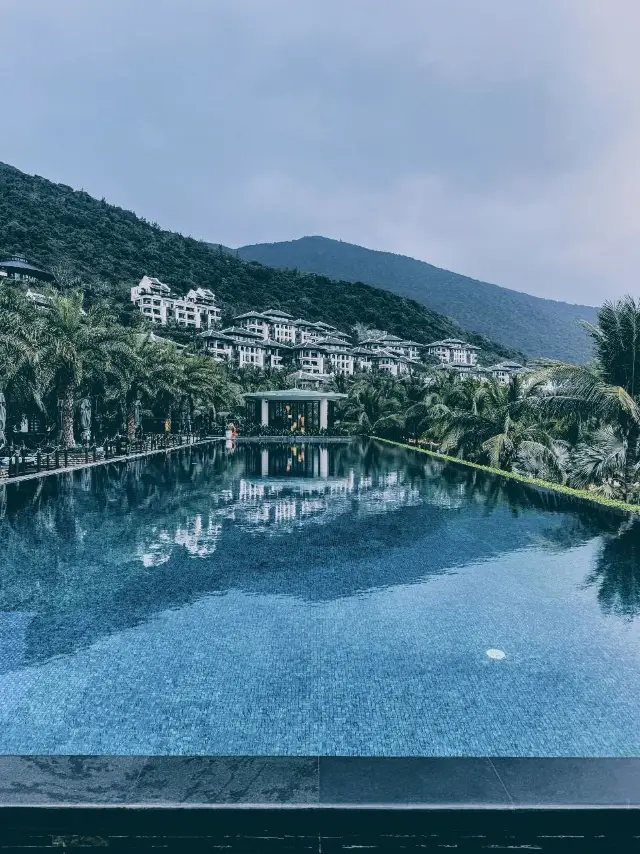 A Secluded Five-Star Paradise Nestled Between Mountains and Sea