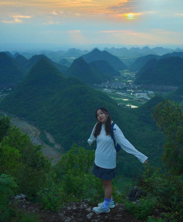 闖入貴州安順萬峰頂峰林之巔睇一場日落
