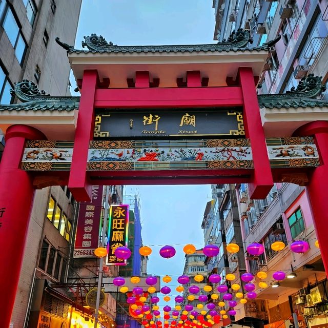 🔥香港必衝夜市！百元食勻全球美食，霓虹夜景勁Chok！