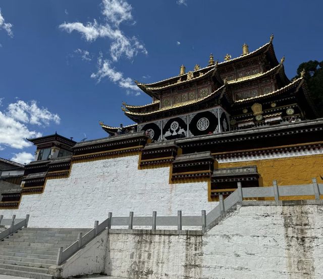 被嚴重低估嘅絕美寺廟建築——甘南郎木寺