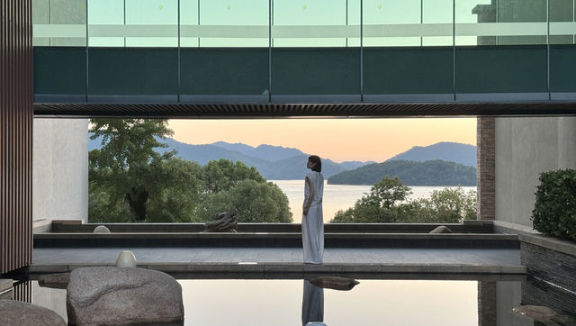 追着千島湖的藍醒來，一場光影裡的度假