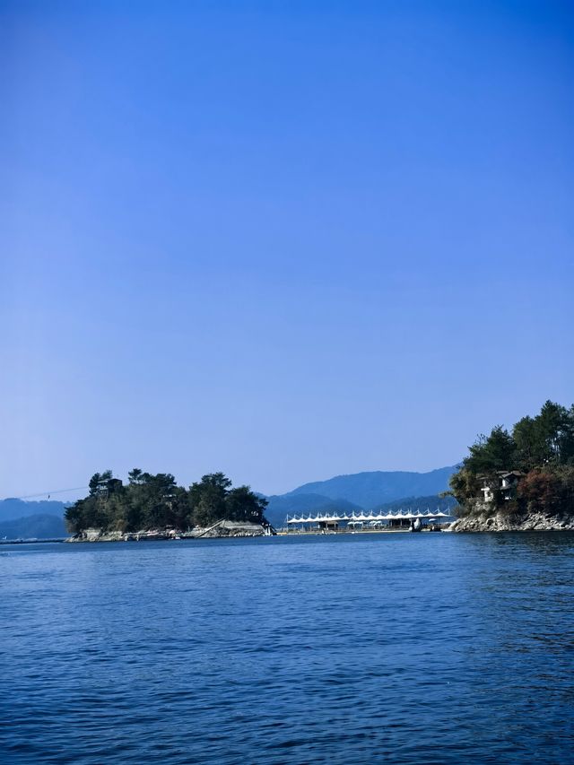 秋天來千島湖別有風味，水天一色美如畫！