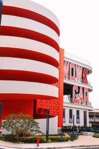 在未完成的建築裡,拍一部未來感大片