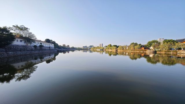 清晨的陽光下,珠璣巷是那麼的純粹、那麼的通透 清晨的陽光下,珠璣巷是那麼的純粹、那麼的通透