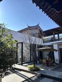 麗江小眾避世民宿推窗獨享鬆弛感