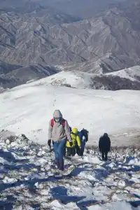 北京之巔的風雪浪漫東靈山徒步攻略