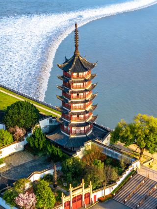 ในช่วงสุดสัปดาห์ ฉันหนีความวุ่นวายจากเซี่ยงไฮ้ และได้พบกับเมืองโบราณที่มีเสียงเพลงไพเราะแห่งหนึ่งในบริเวณรอบนอกของมณฑลเจียงซู เจ้อเจียง และเซี่ยงไฮ้